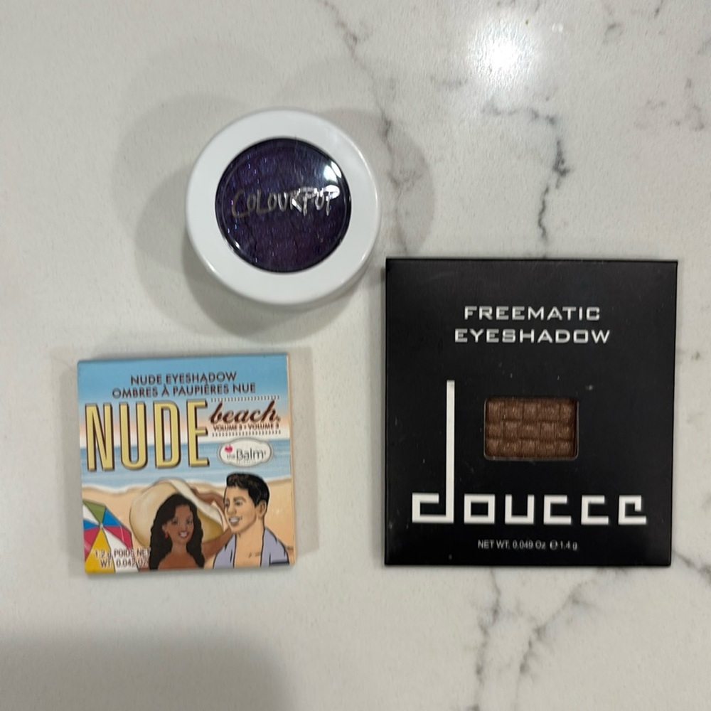 Eyeshadow pans